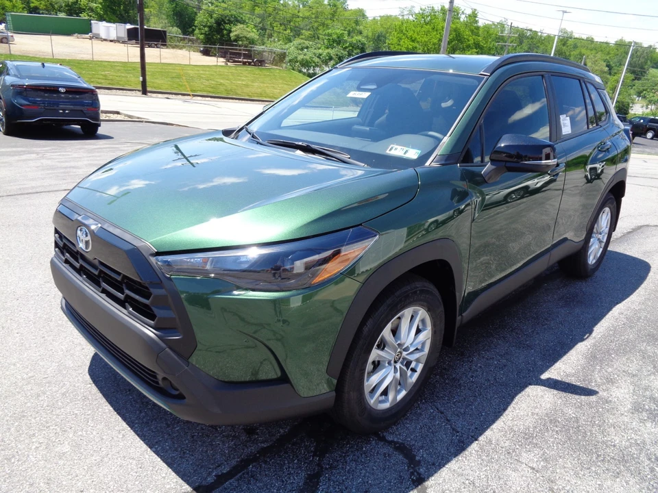 2026 Toyota Corolla Cross - Image 8 of 30