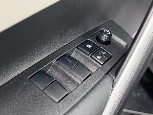 2026 Toyota Corolla Cross - Image 18 of 31