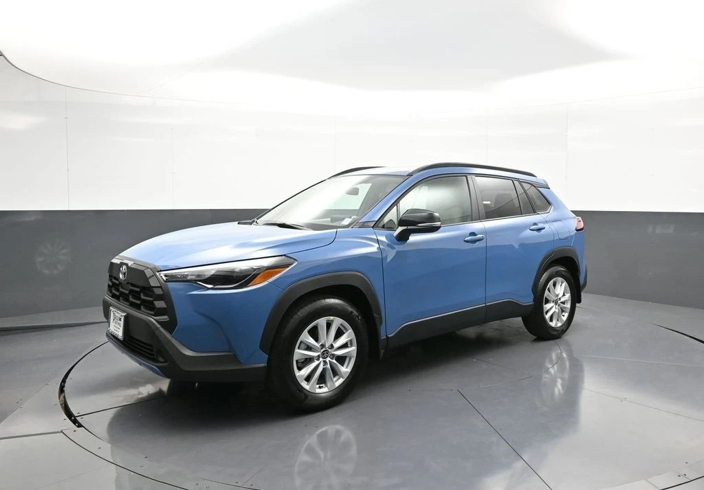 2026 Toyota Corolla Cross - Image 10 of 21