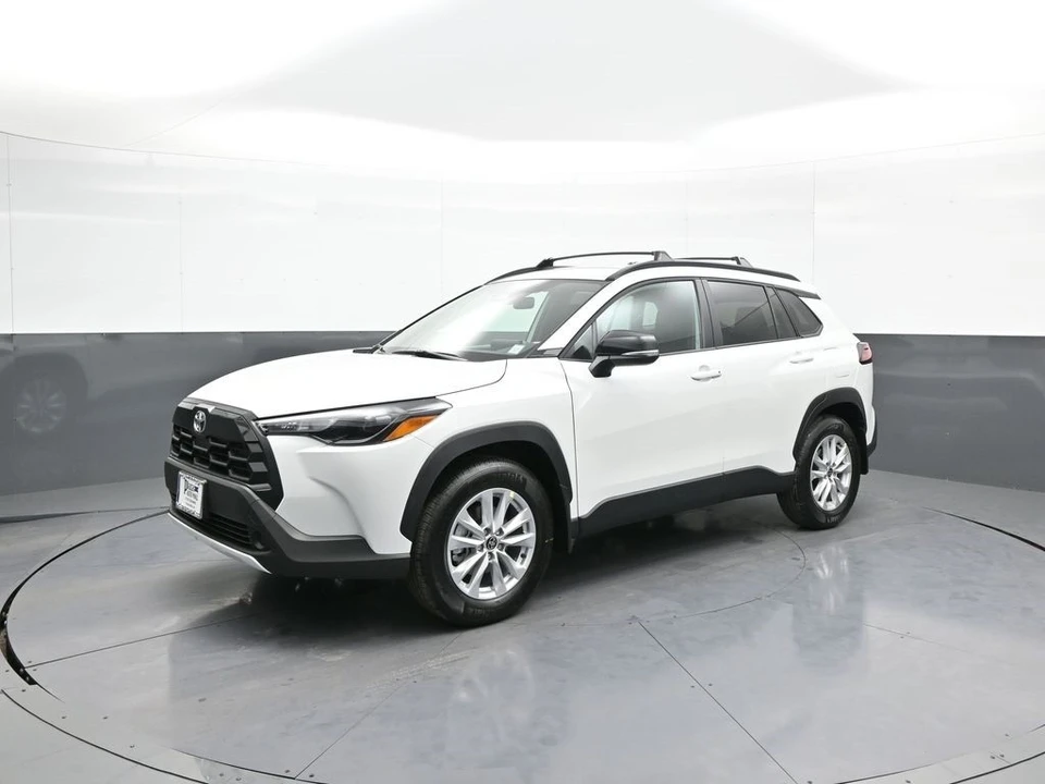 2026 Toyota Corolla Cross - Image 10 of 12