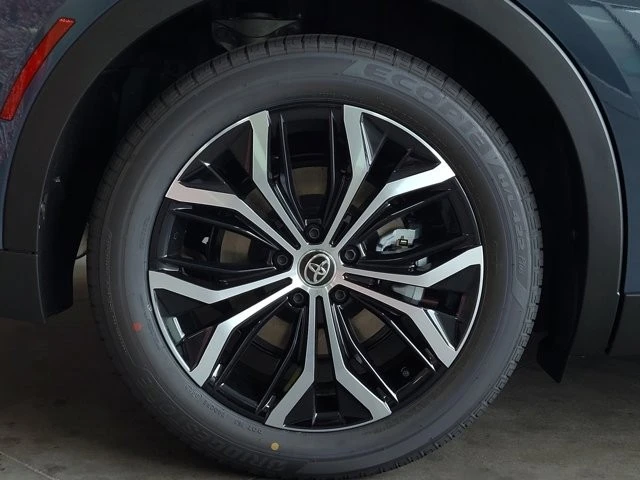 2026 Toyota Crown 16th Gen - Image 4 of 12