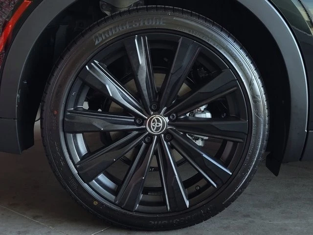 2026 Toyota Crown 16th Gen - Image 4 of 12