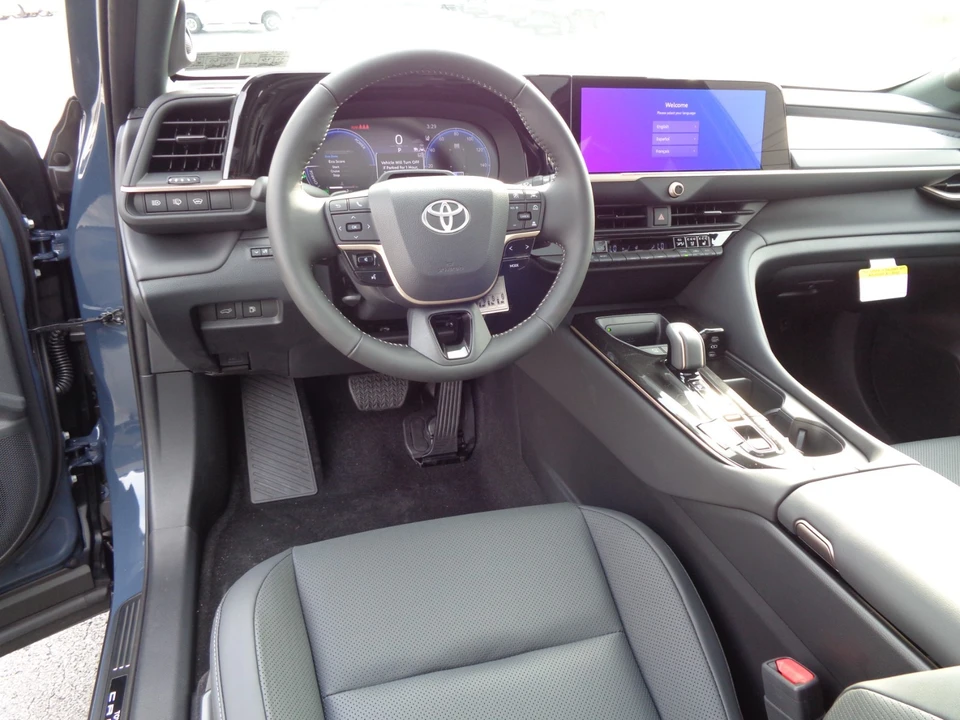 2026 Toyota Crown - Image 18 of 31