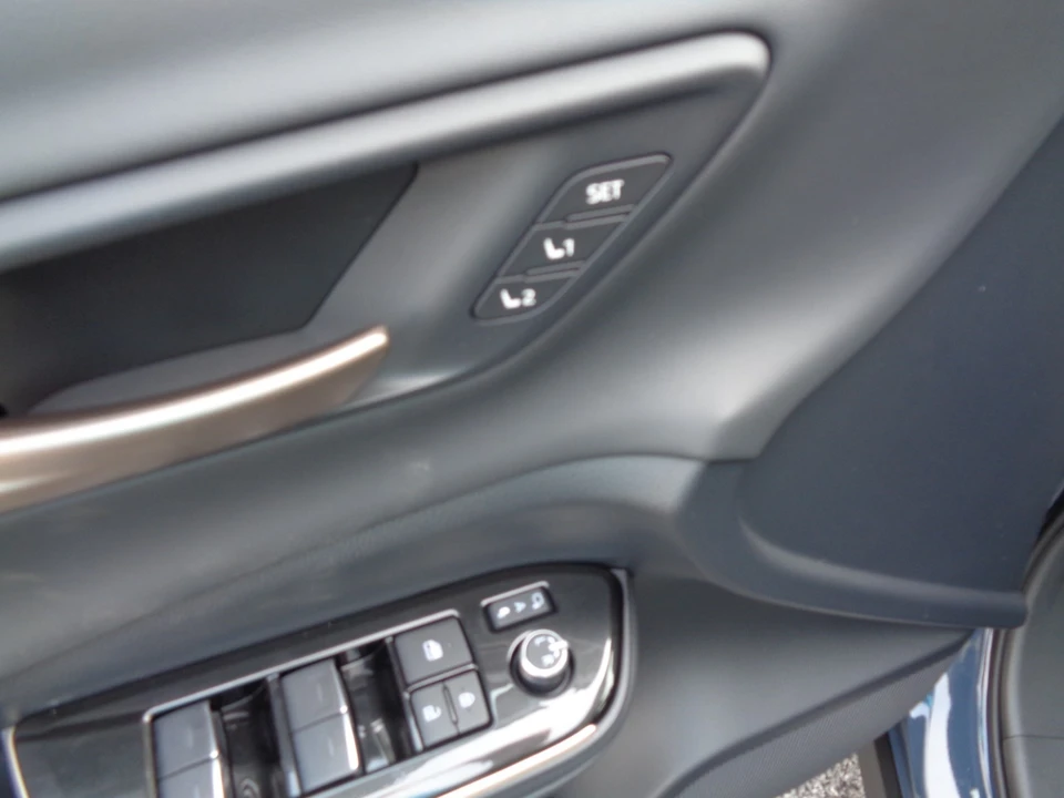 2026 Toyota Crown - Image 16 of 31