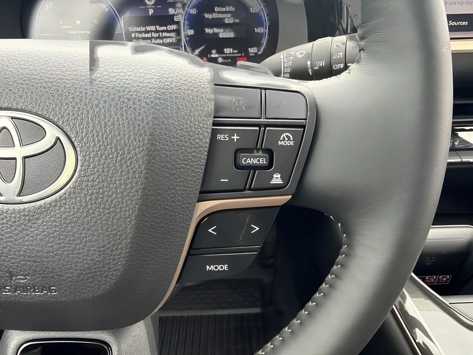 2026 Toyota Crown 16th Gen - Image 16 of 31
