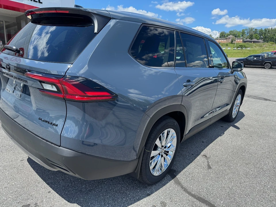 2026 Toyota Highlander - Image 7 of 31