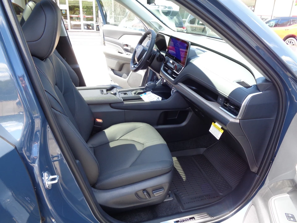 2026 Toyota Highlander - Image 21 of 31