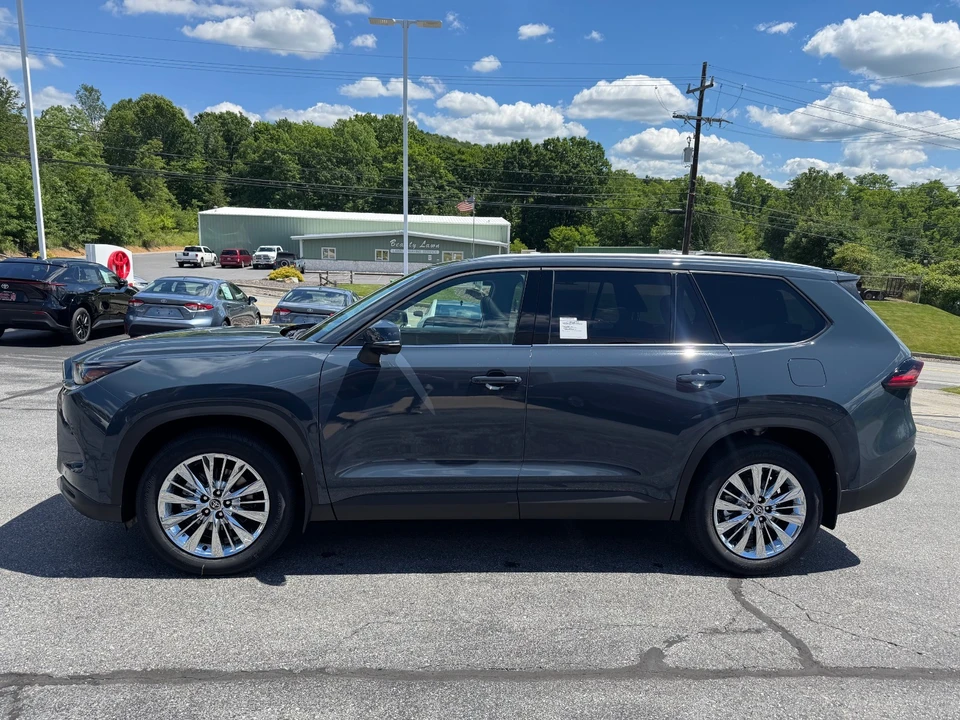 2026 Toyota Highlander - Image 4 of 31