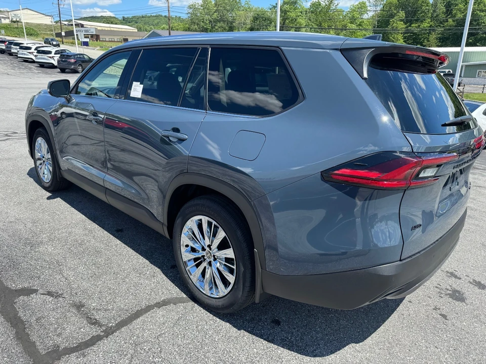 2026 Toyota Highlander - Image 5 of 31