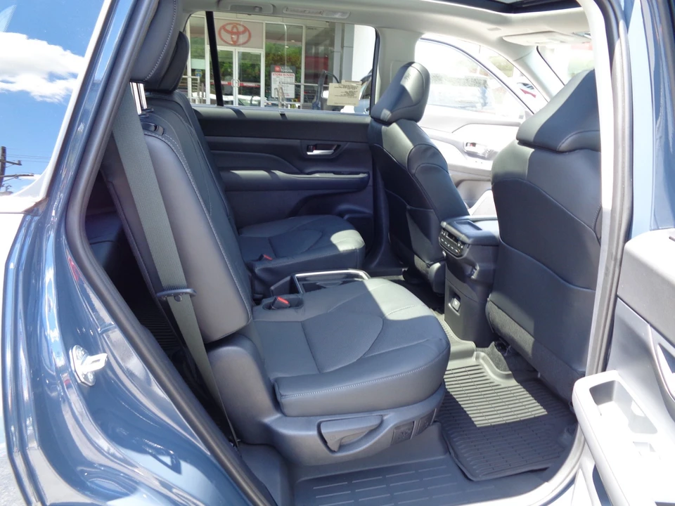 2026 Toyota Highlander - Image 19 of 31