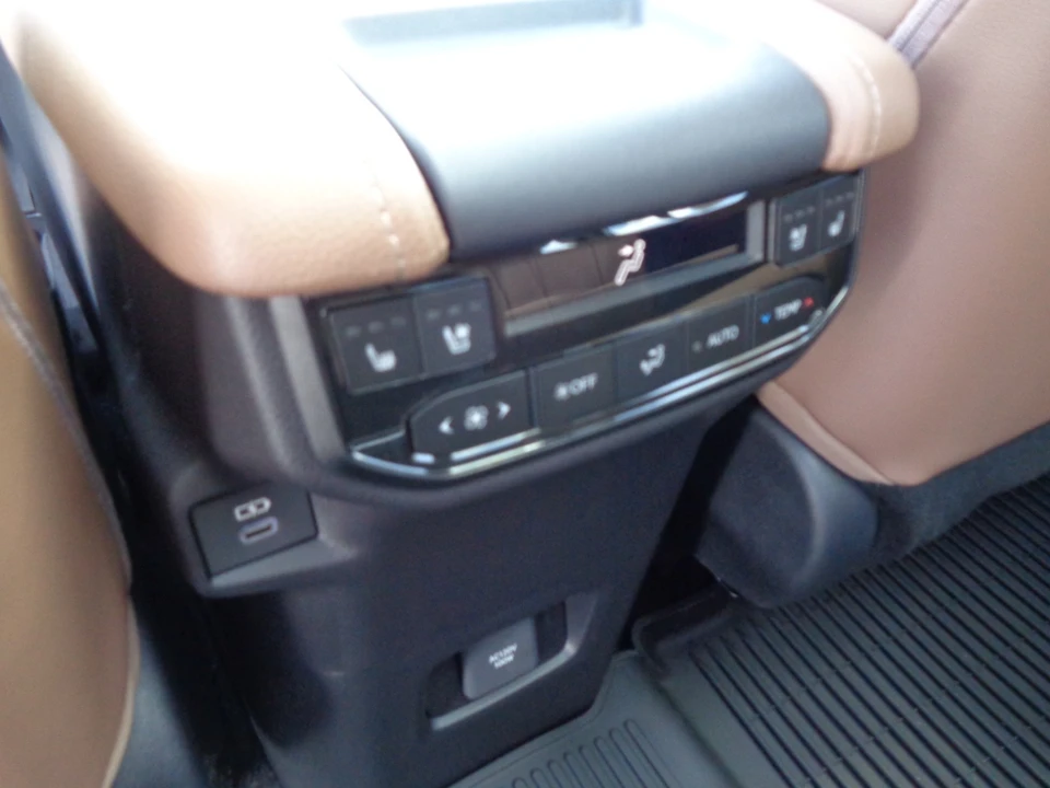 2026 Toyota Highlander - Image 20 of 31