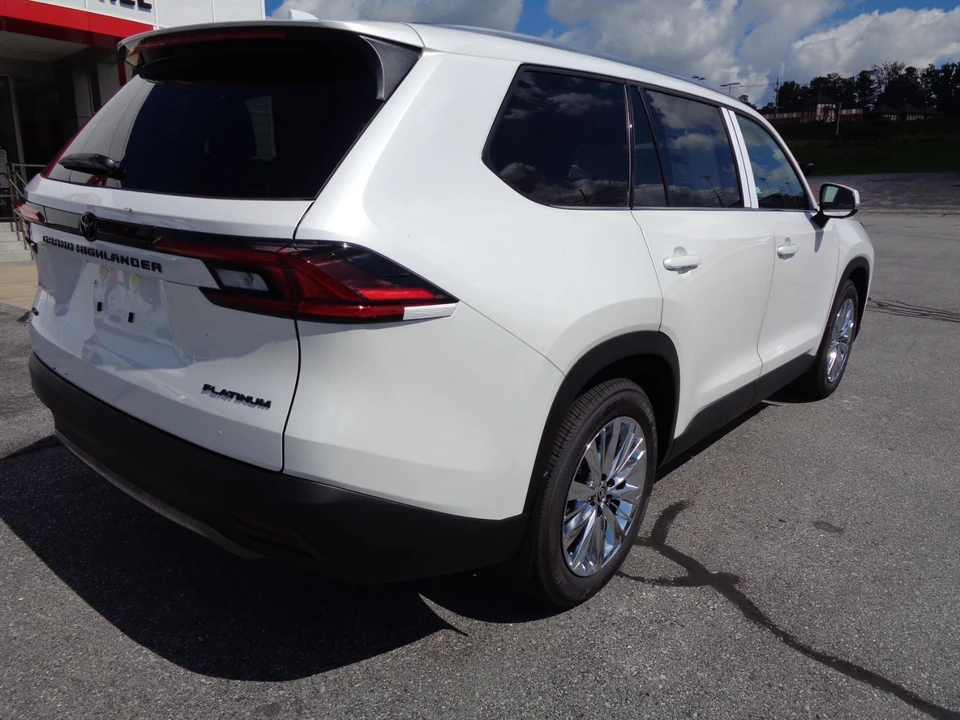 2026 Toyota Highlander - Image 3 of 31
