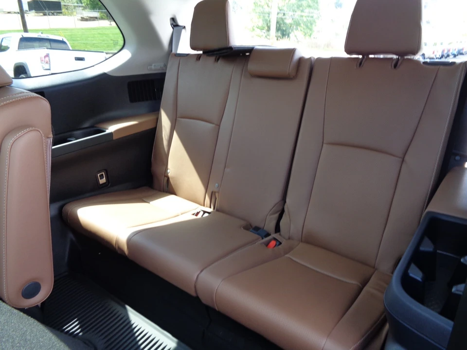 2026 Toyota Highlander - Image 21 of 31