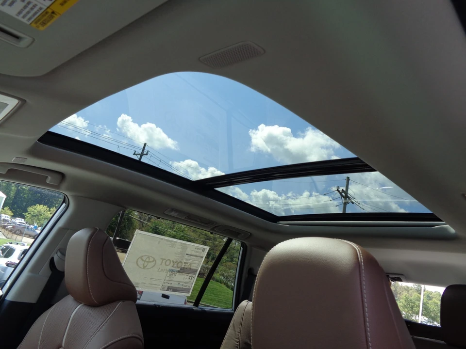 2026 Toyota Highlander - Image 17 of 31
