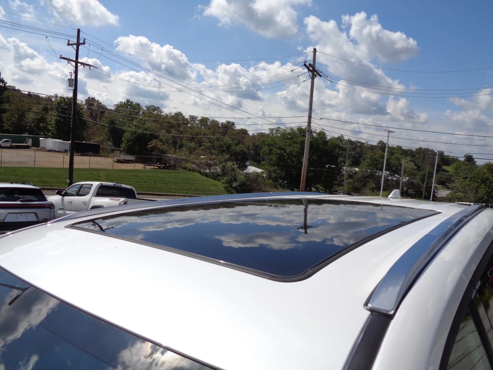 2026 Toyota Highlander - Image 11 of 31
