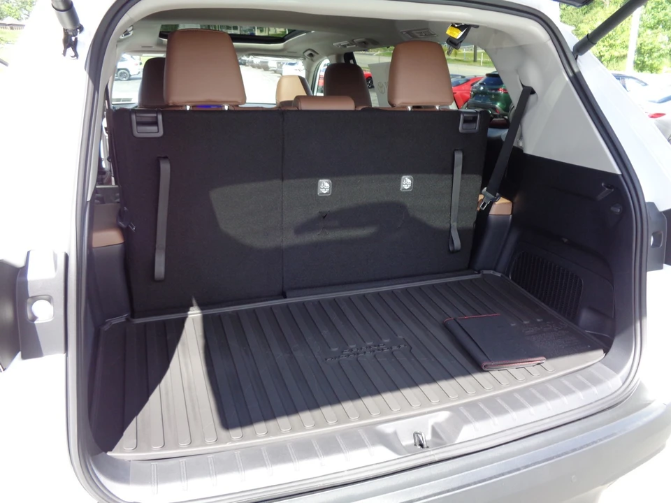 2026 Toyota Highlander - Image 19 of 31