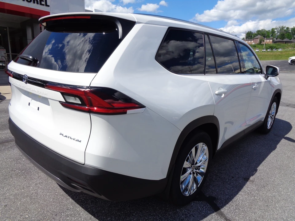 2026 Toyota Highlander - Image 4 of 31