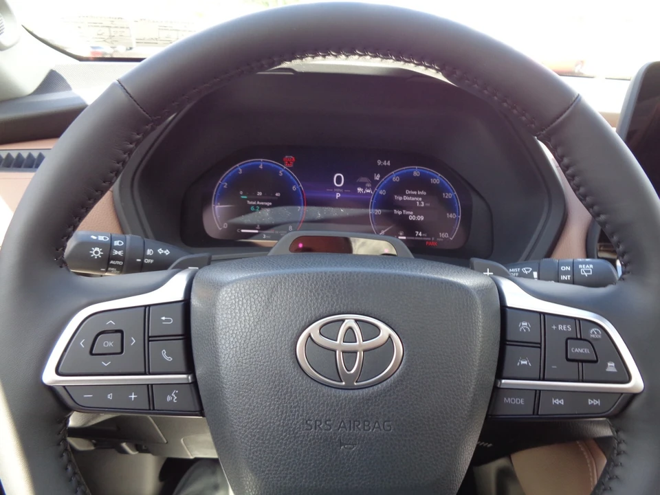 2026 Toyota Highlander - Image 29 of 31