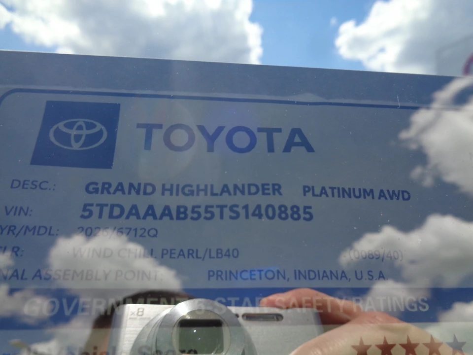 2026 Toyota Highlander - Image 24 of 31