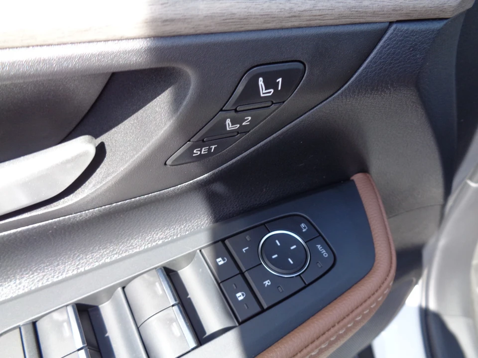 2026 Toyota Highlander - Image 13 of 31