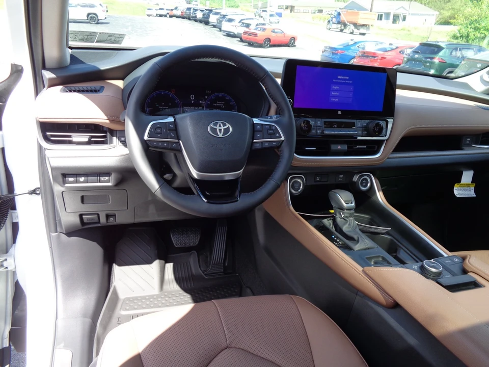 2026 Toyota Highlander - Image 18 of 31