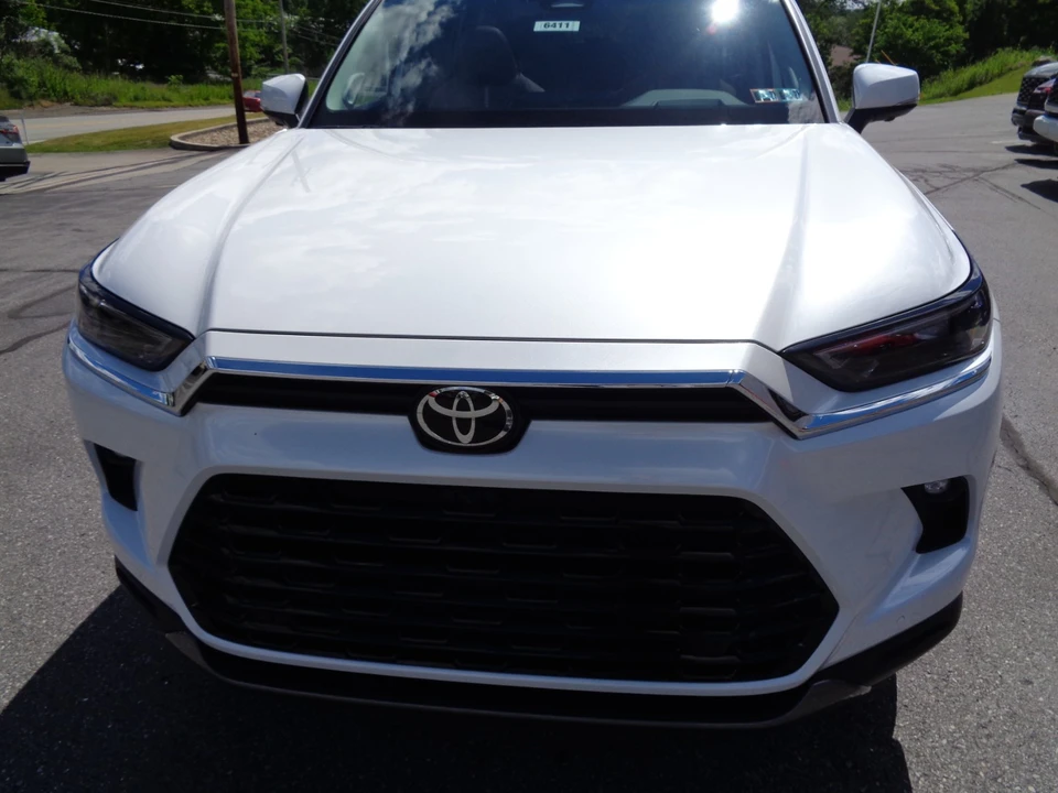 2026 Toyota Highlander - Image 9 of 31