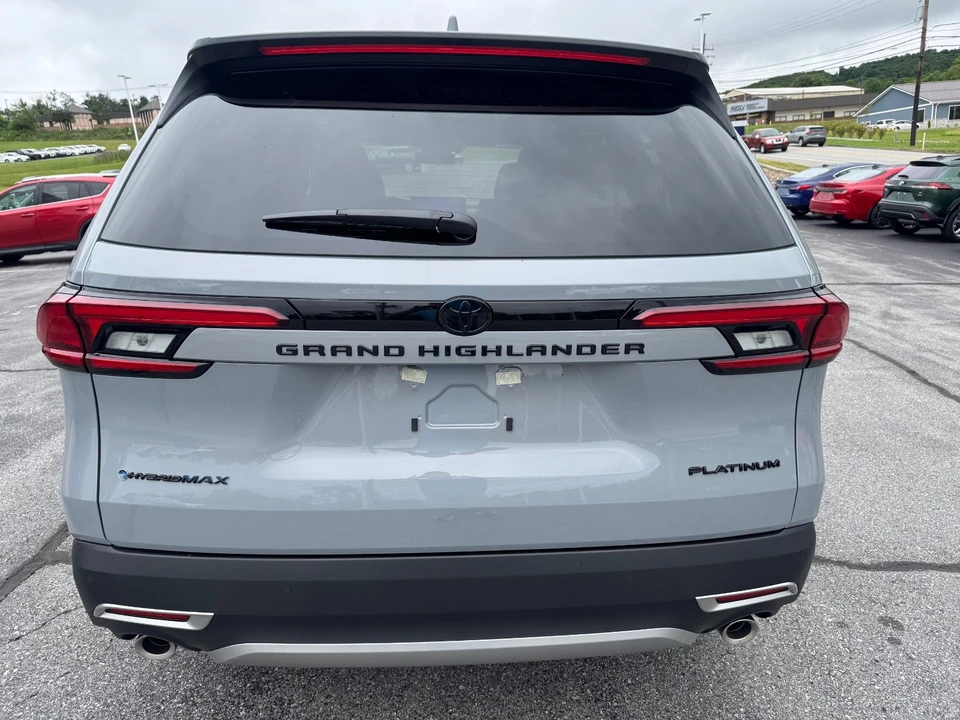 2026 Toyota Highlander - Image 6 of 31