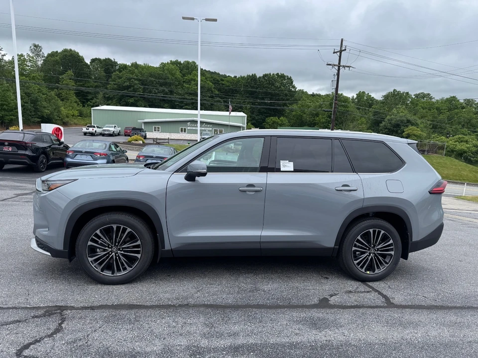 2026 Toyota Highlander - Image 4 of 31
