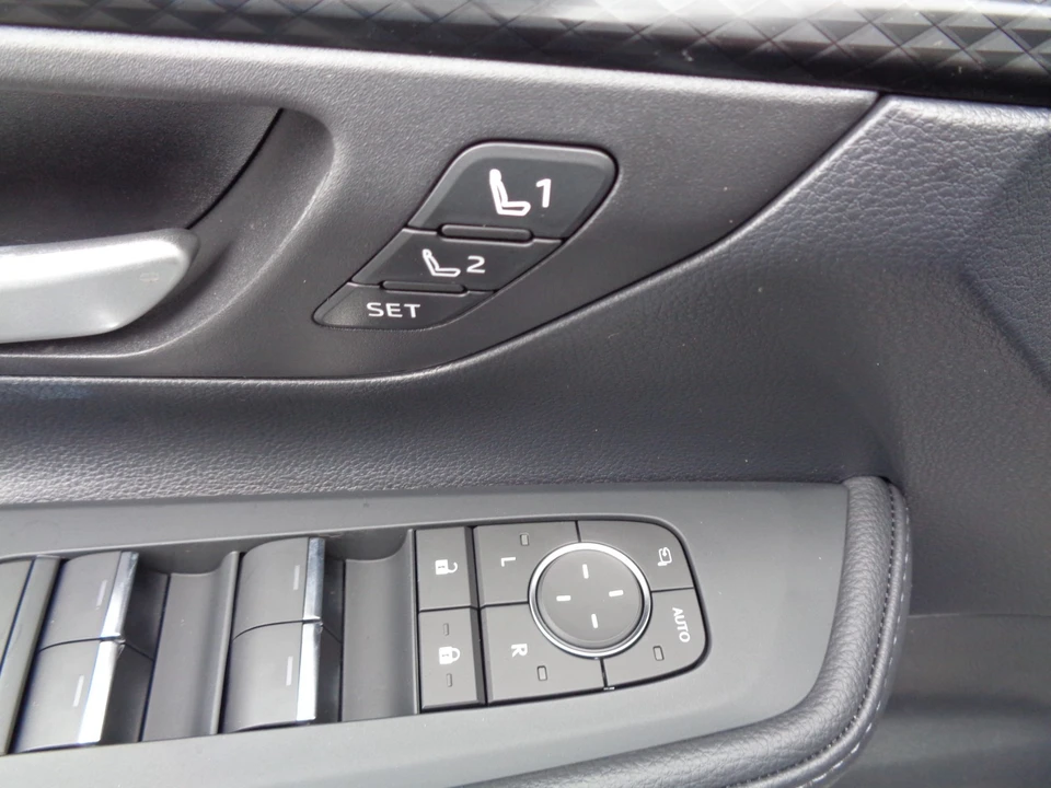2026 Toyota Highlander - Image 14 of 31