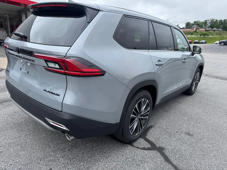 2026 Toyota Highlander - Image 7 of 31