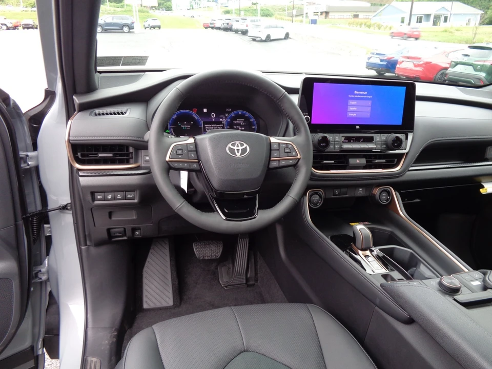 2026 Toyota Highlander - Image 19 of 31