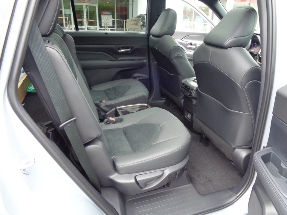 2026 Toyota Highlander - Image 21 of 31