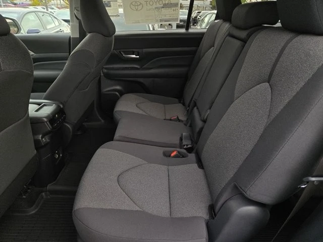 2026 Toyota Highlander - Image 8 of 12