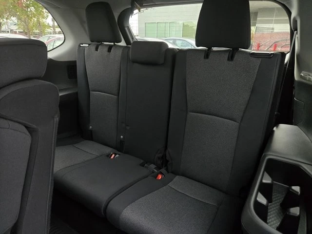 2026 Toyota Highlander - Image 10 of 12