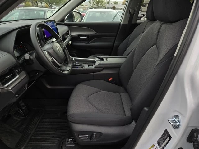 2026 Toyota Highlander - Image 11 of 12