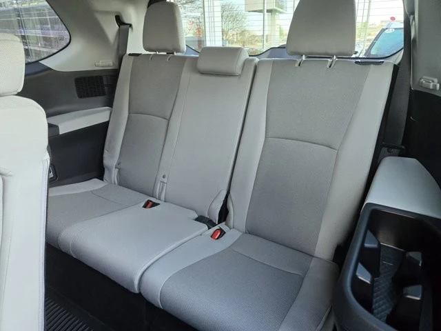 2026 Toyota Highlander - Image 8 of 11