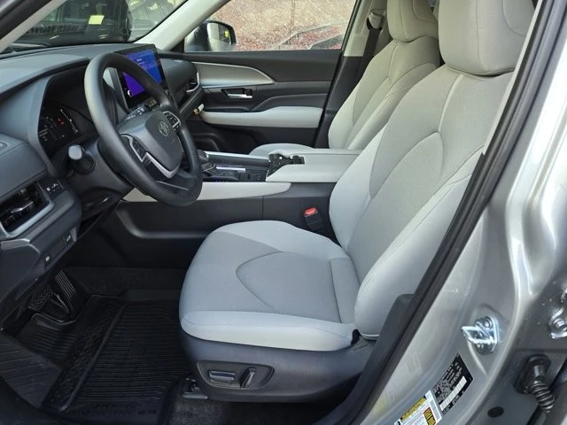 2026 Toyota Highlander - Image 10 of 11