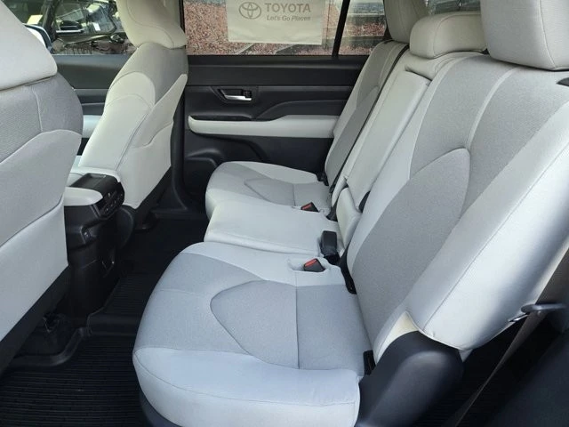 2026 Toyota Highlander - Image 7 of 11