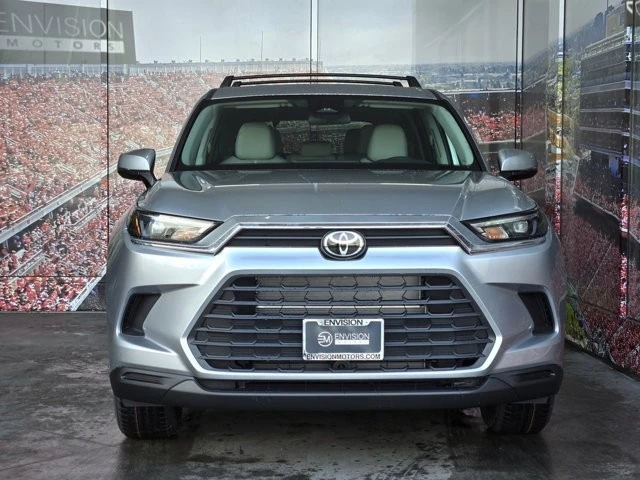 2026 Toyota Highlander - Image 2 of 11