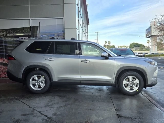 2026 Toyota Highlander - Image 3 of 11