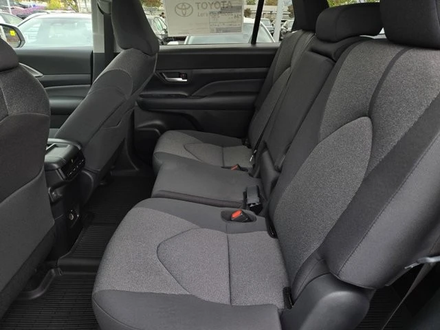 2026 Toyota Highlander - Image 8 of 12