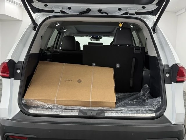 2026 Toyota Highlander - Image 11 of 12