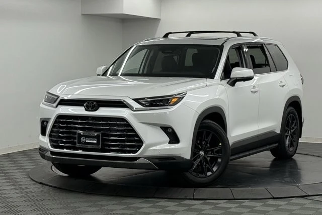 2026 Toyota Highlander - Image 2 of 12