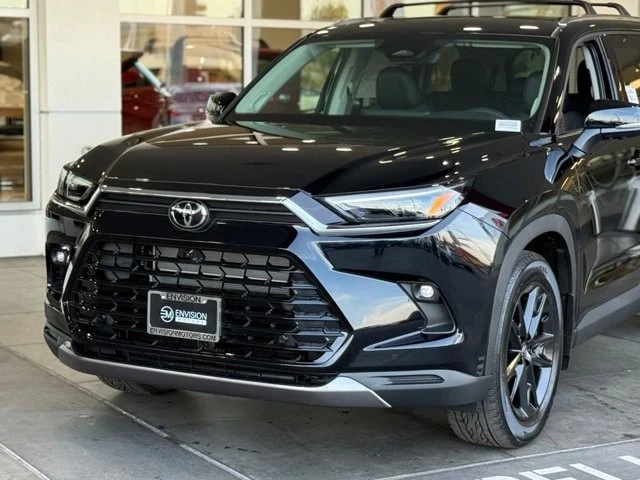 2026 Toyota Highlander - Image 3 of 12
