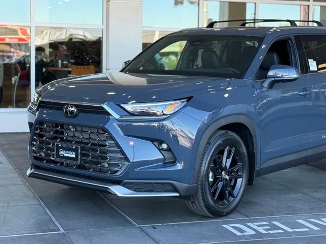 2026 Toyota Highlander - Image 3 of 12