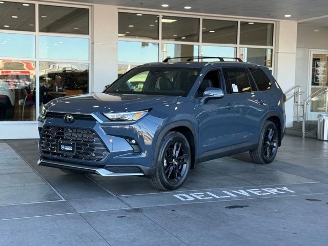 2026 Toyota Highlander - Image 2 of 12