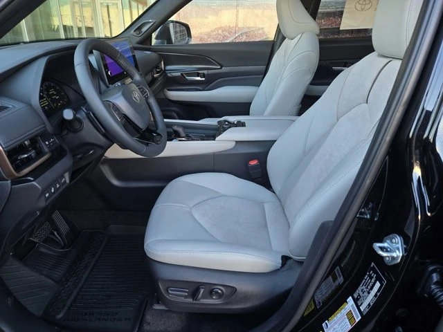 2026 Toyota Highlander - Image 11 of 12