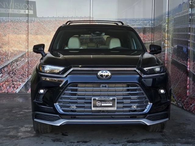 2026 Toyota Highlander - Image 2 of 12