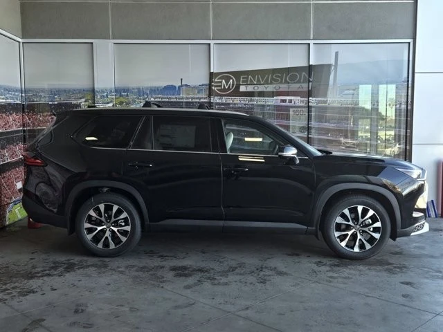 2026 Toyota Highlander - Image 3 of 12