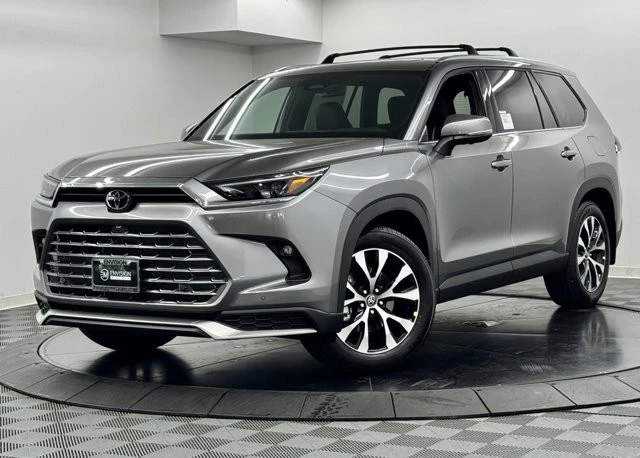 2026 Toyota Highlander - Image 2 of 12